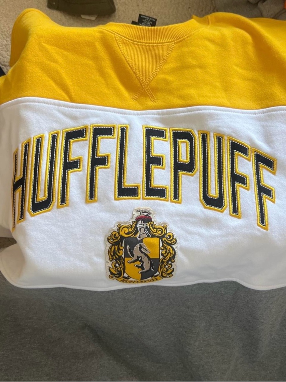 Hufflepuff Colorblock Crewneck Sweatshirt - Yellow/White/Gray